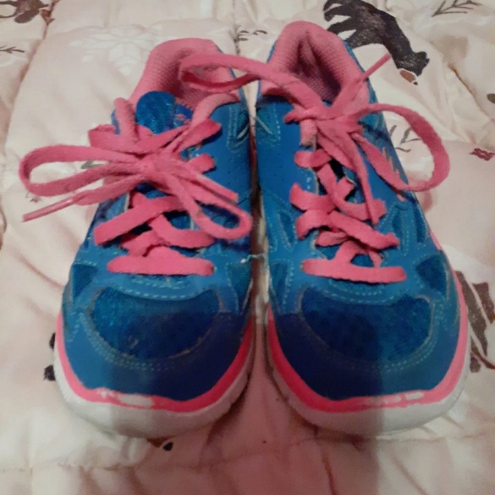 Sketchers sneakers
